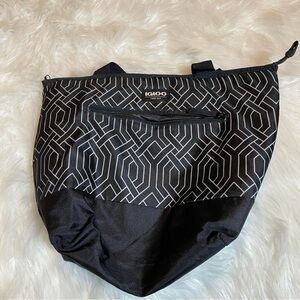 Igloo Black and White Baby Bag